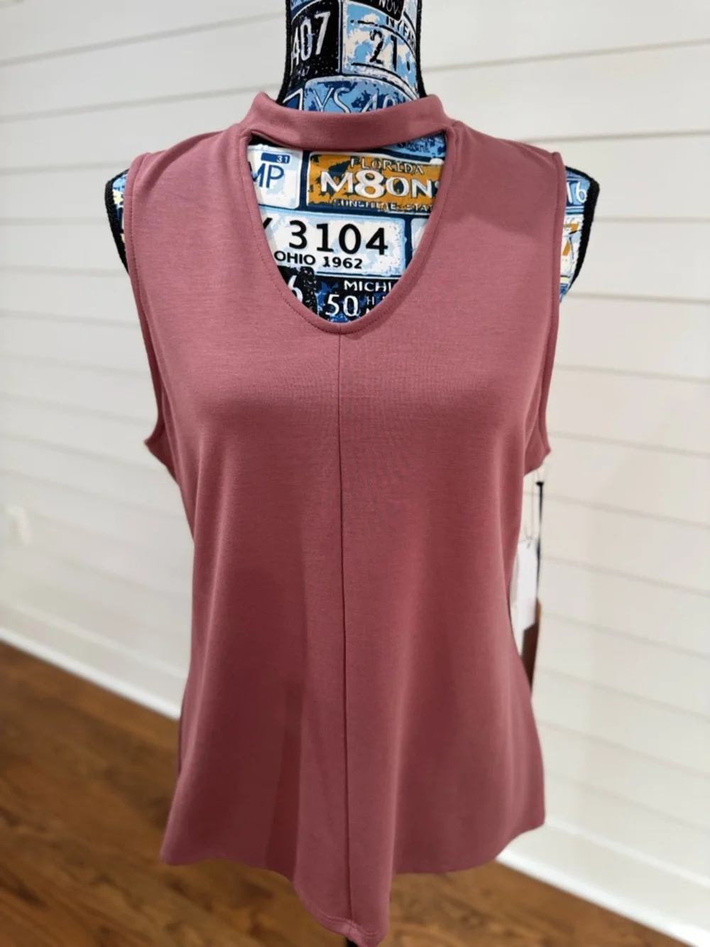 Halogen Sleeveless Keyhole Top - Mauve Pink - Picture 2 of 9